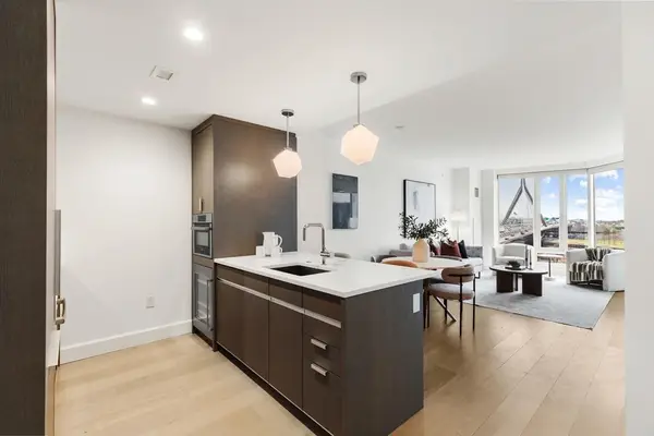 100 Lovejoy Wharf #8H, Boston, MA 02114