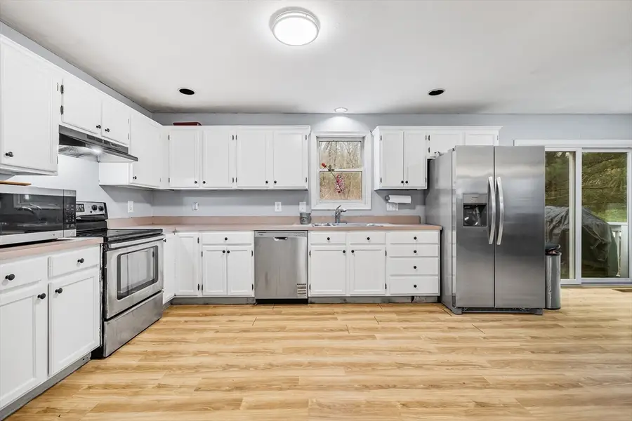 4 Hillside Dr, Sutton, MA 01590 - #2