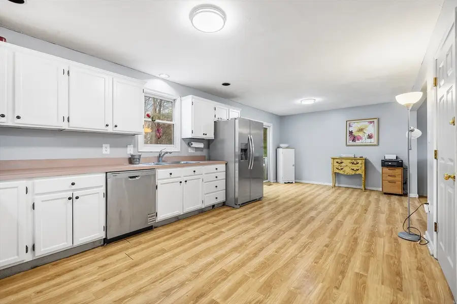 4 Hillside Dr, Sutton, MA 01590 - #3