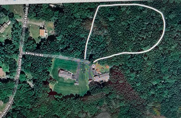 24 Kettle Hill Rd, Uxbridge, MA 01569