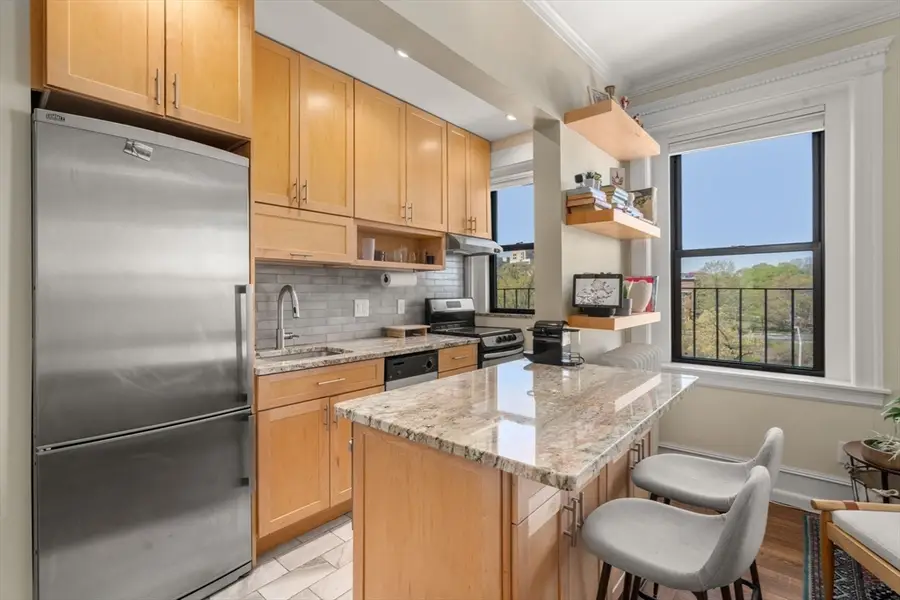 137 Peterborough St #21, Boston, MA 02215 - #3