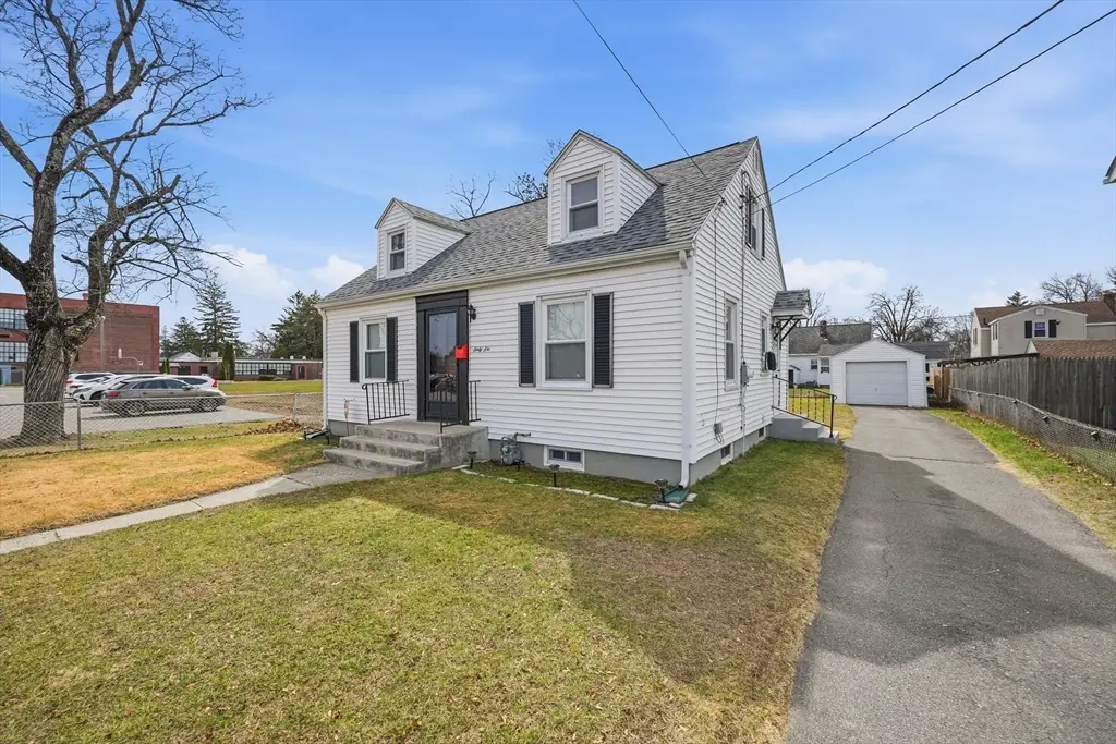 66 Thornton St, Springfield, MA 01104 - #1