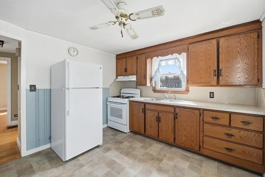 66 Thornton St, Springfield, MA 01104 - #3