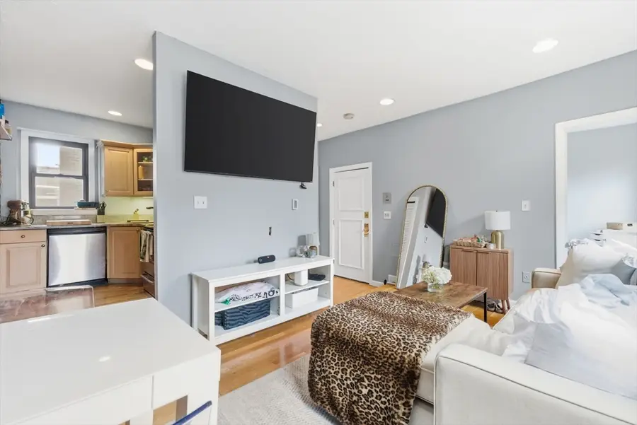 16 Foster St #7, Boston, MA 02109 - #3