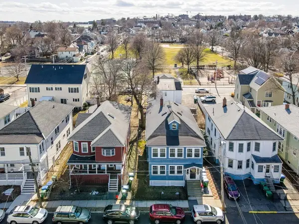 12 Metcalf St #12, Medford, MA 02155