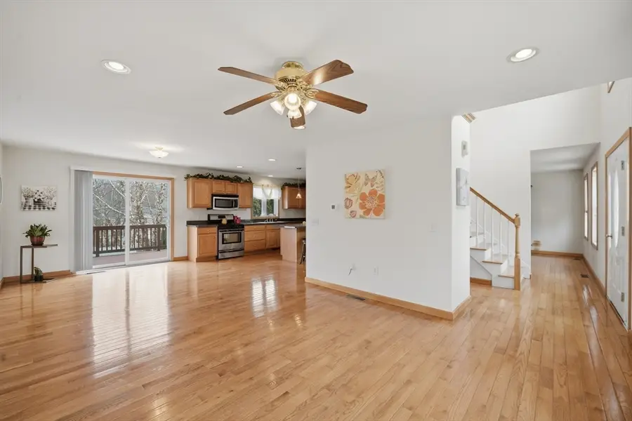 138 Vineland Ave, East Longmeadow, MA 01028 - #3