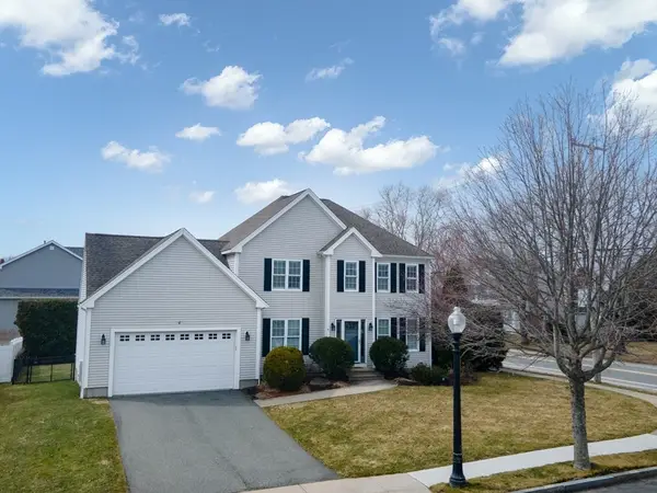 9 Apple Tree Ln, New Bedford, MA 02740