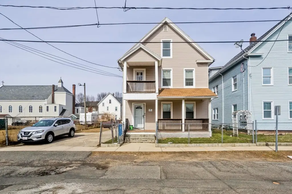 20 E School St, West Springfield, MA 01089 - #1