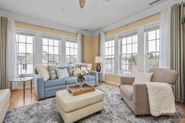 17 Morgan Dr #401, Natick, MA 01760