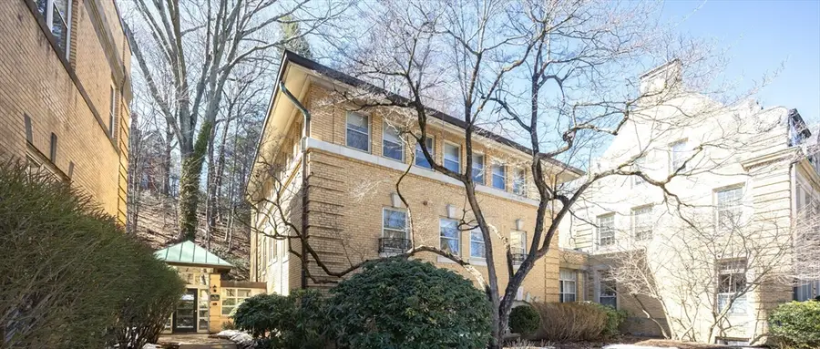 75 Glen Rd #B4, Brookline, MA 02445 - #2