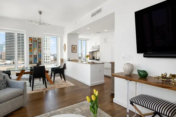 400 Stuart St #17B, Boston, MA 02116