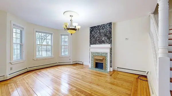 8 Crown Street, Worcester, MA 01609