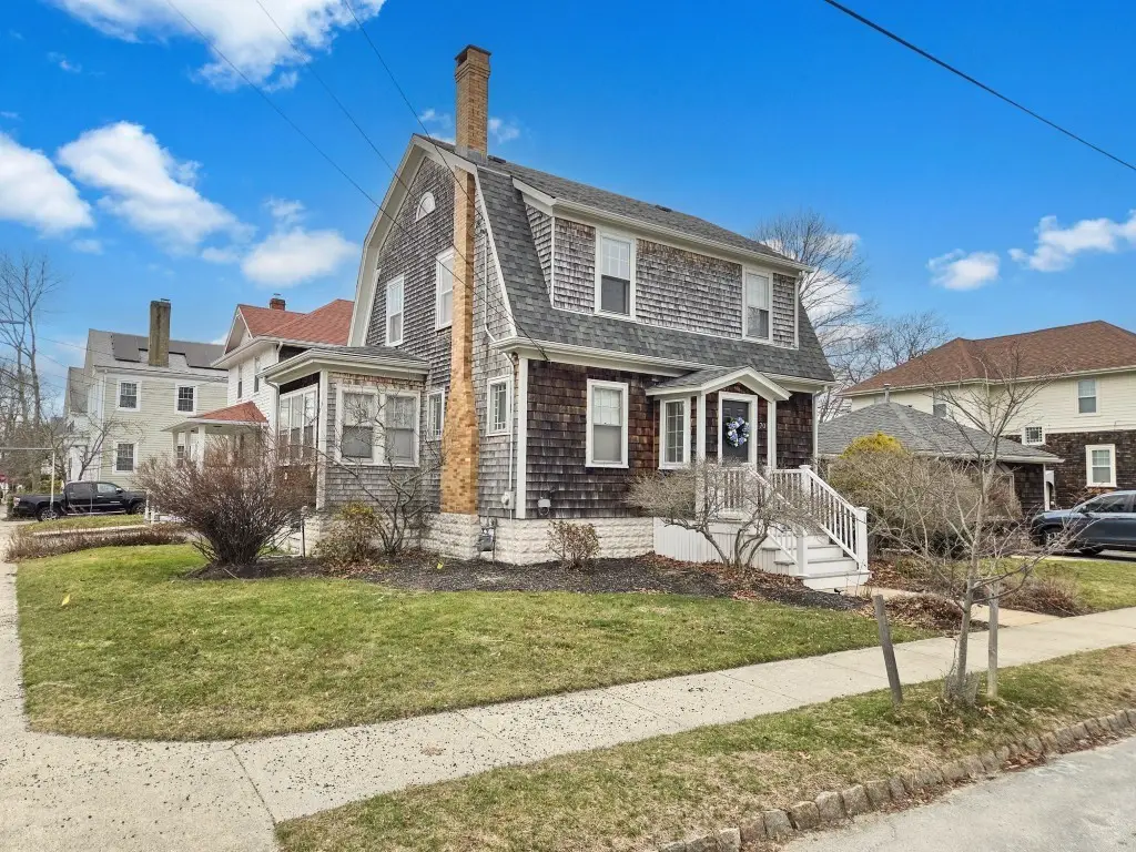 70 Chestnut St, Fairhaven, MA 02719 - #1