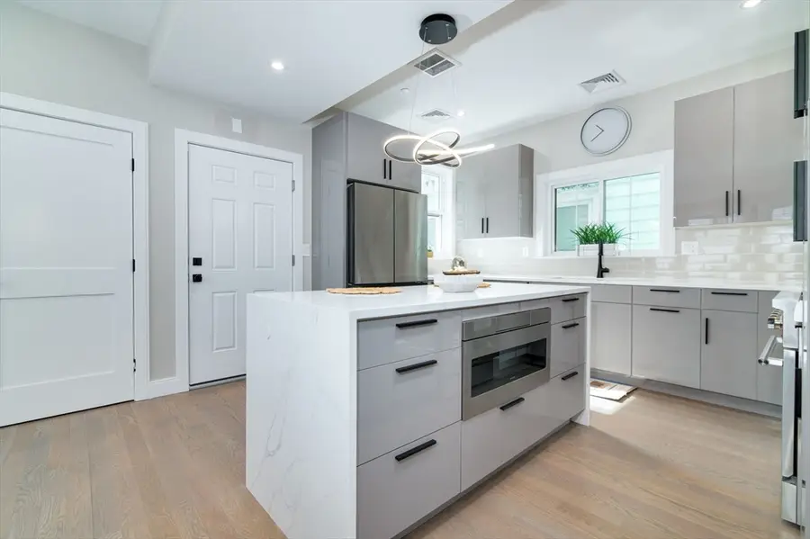 13 Arlington St #B, Somerville, MA 02145 - #3