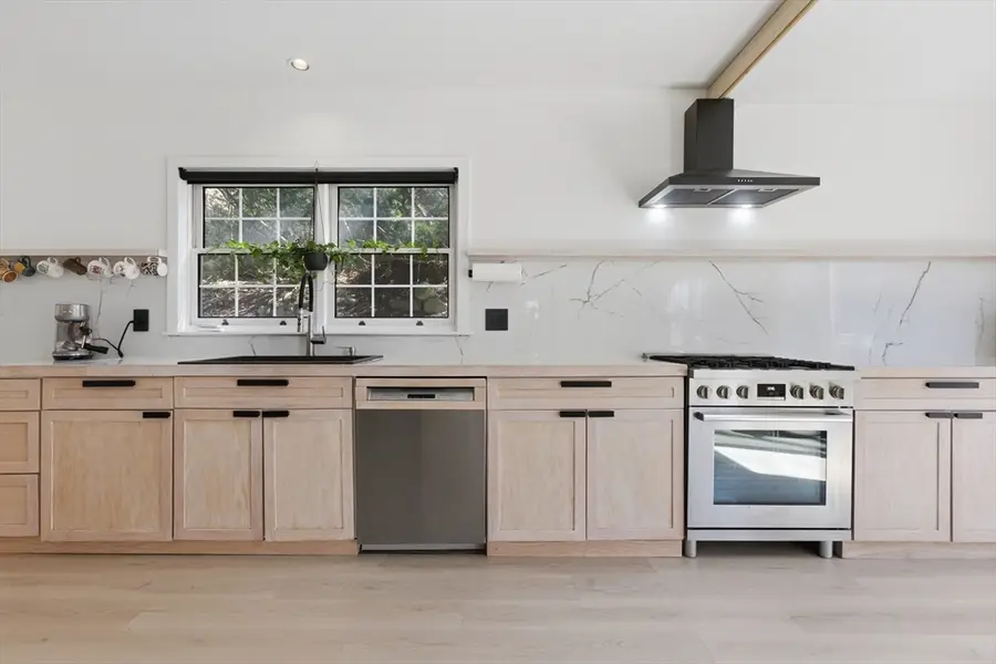 11 Sherwood St #1, Boston, MA 02131 - #3