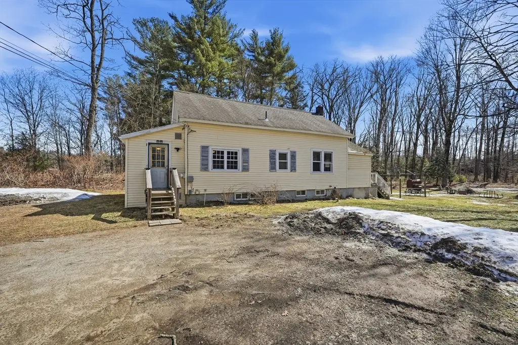 5 Torrey St, Easthampton, MA 01027 - #1