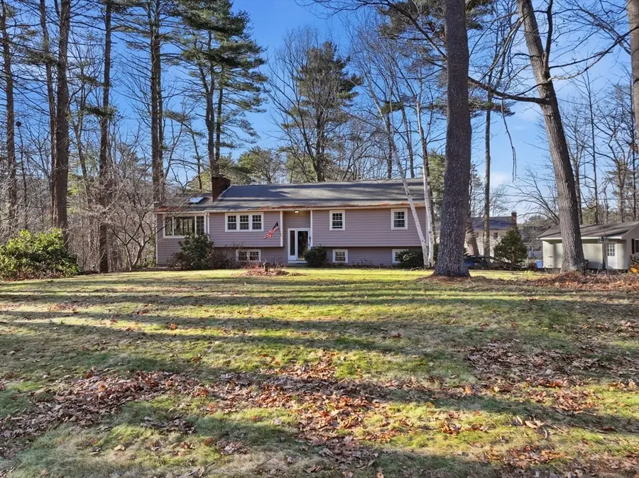 37 Woodlawn Dr, Sturbridge, MA 01566 - #3