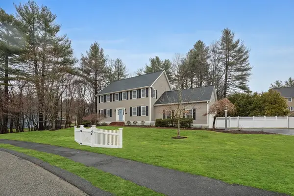 8 Gable Way, Medway, MA 02053