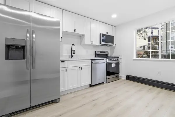 1 19th Street #3, Lowell, MA 01850