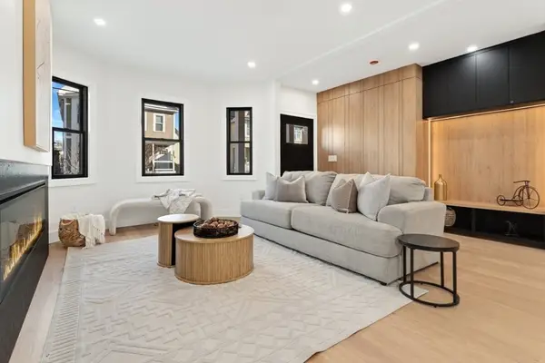 10 Bartlett St #1, Somerville, MA 02145