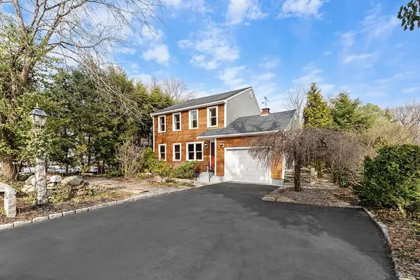 46 Perry Henderson Dr, Framingham, MA 01701