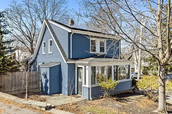 12 Arnold St, Arlington, MA 02476
