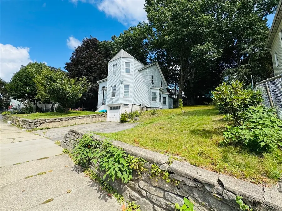 35 Freeland St, Worcester, MA 01608 - #3