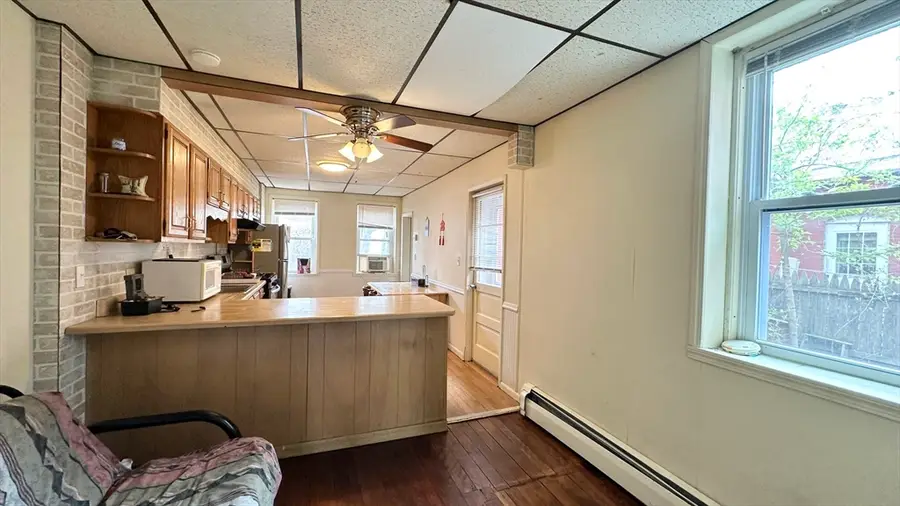 129 Cabot St, Lowell, MA 01854 - #3