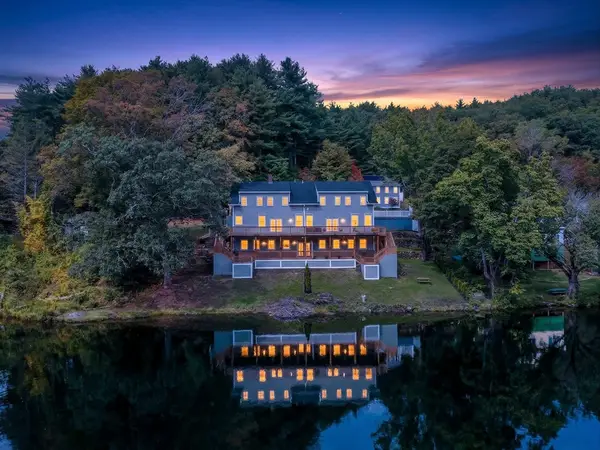 286 Grove St #A, Clinton, MA 01510