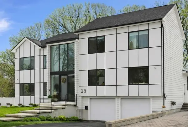 28 Bancroft St, Lynnfield, MA 01940