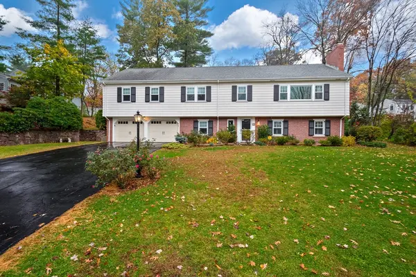 29 Pilgrim Dr, Winchester, MA 01890