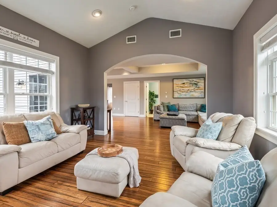 32 Jennings Rd, Charlton, MA 01507 - #3