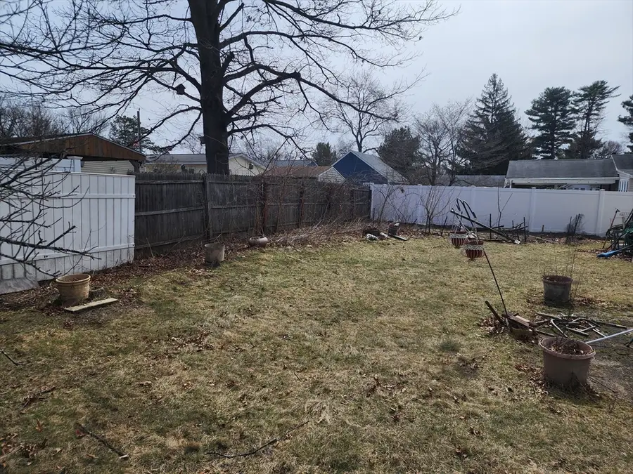 61 Monticello Ave, Springfield, MA 01109 - #2