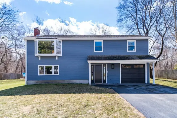 25 Longmeadow Rd, Medfield, MA 02052