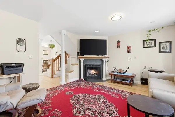 626 Washington St #4, Brookline, MA 02446