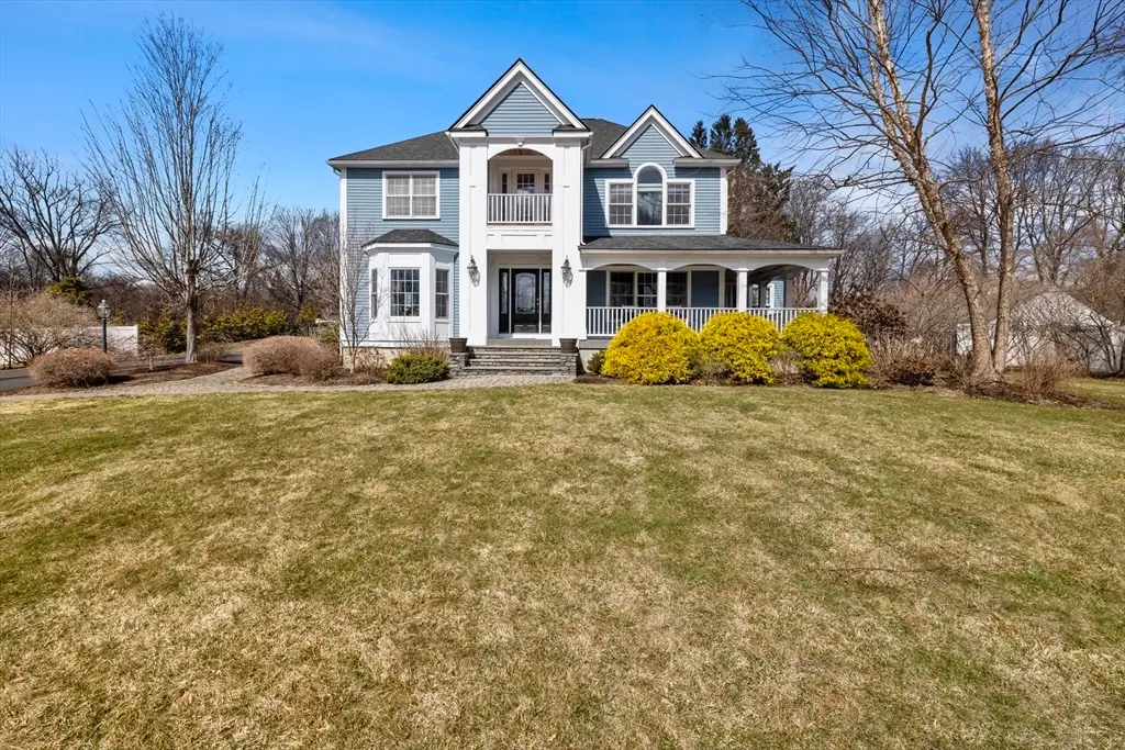 4 Bruce St, Grafton, MA 01519 - #1