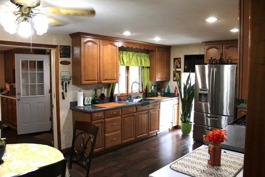 27 Old Chicopee St, Chicopee, MA 01013 - #2