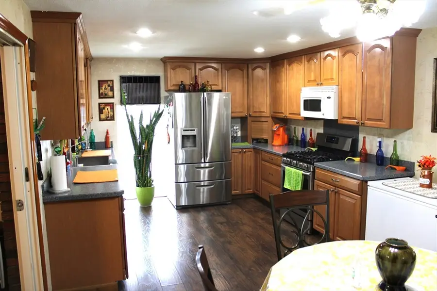 27 Old Chicopee St, Chicopee, MA 01013 - #3