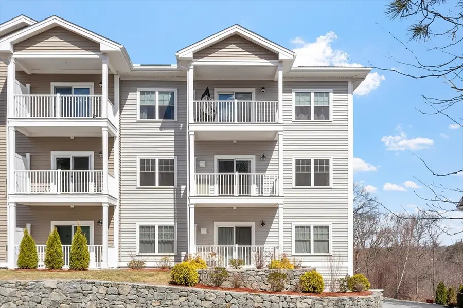 3213 Briarwood Vlg #3213, Clinton, MA 01510 - #2