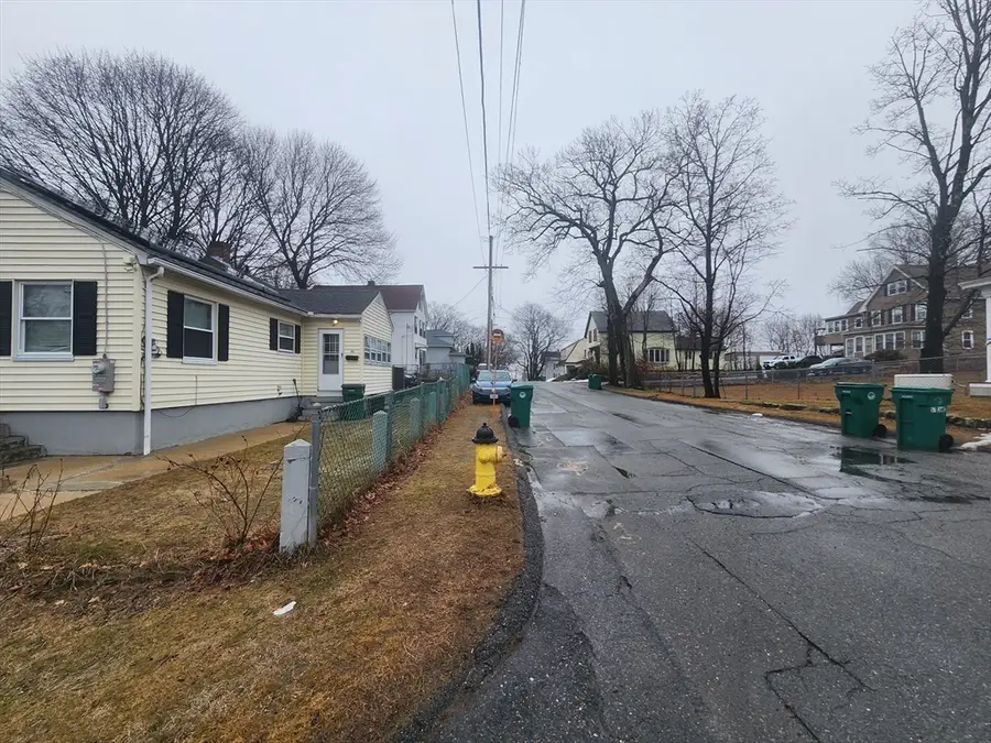 44 Cane St, Fitchburg, MA 01420 - #3