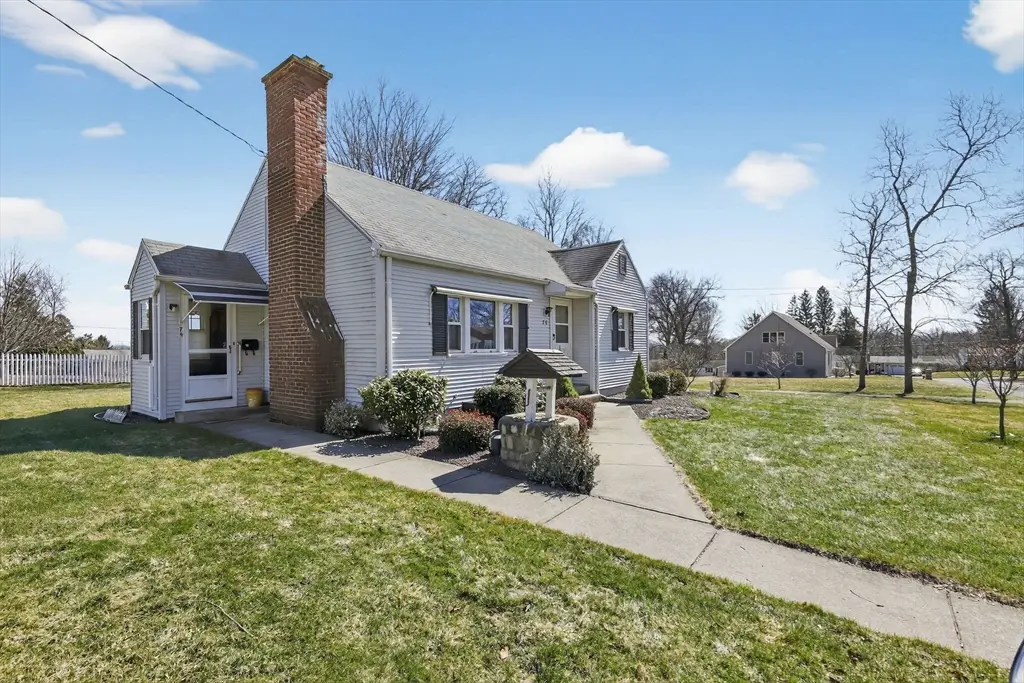 74 Granville St, Holyoke, MA 01040 - #1