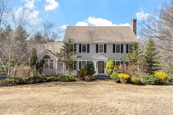 54 Kettle Hole Rd, Bolton, MA 01740