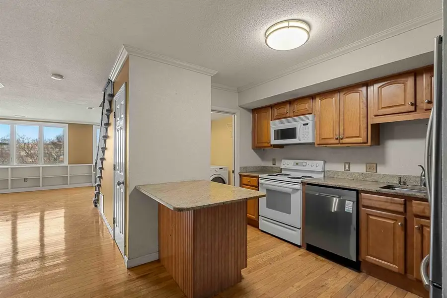 128 Warren St #15, Lowell, MA 01852 - #2