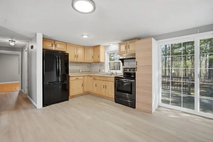 239 Hanson Dr, Springfield, MA 01128 - #3