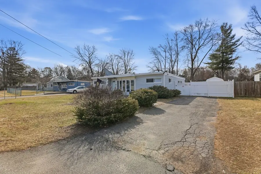 39 Groton St, Springfield, MA 01129 - #3