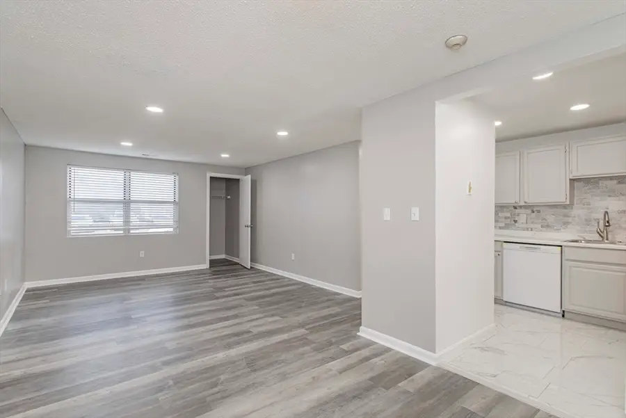 9 Longworth Ave #113, Brockton, MA 02301 - #3