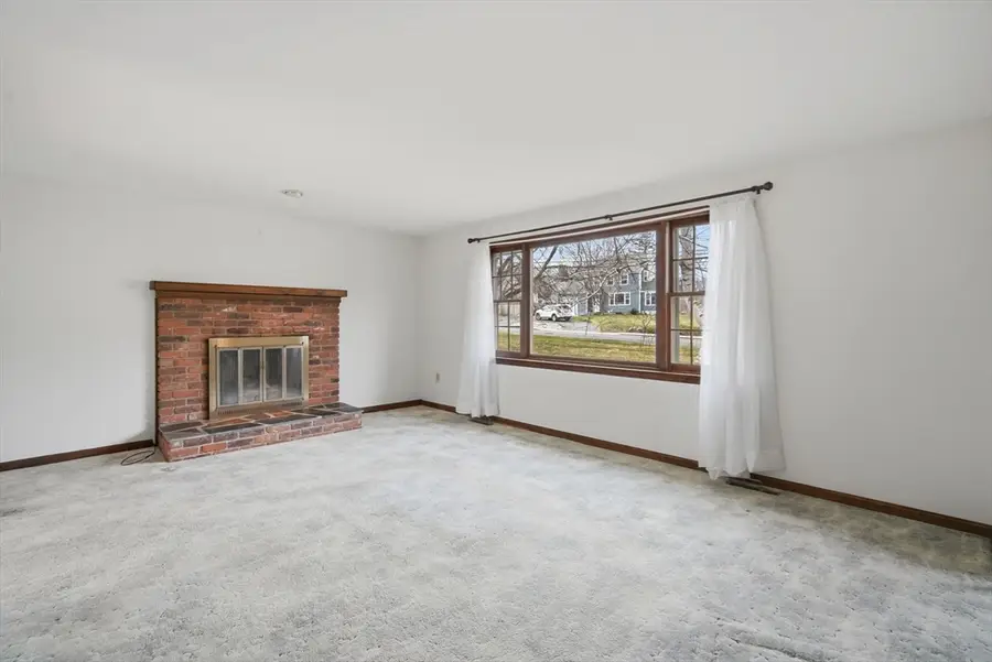 79 Porter Rd, East Longmeadow, MA 01028 - #3