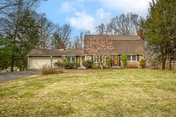 4 Raymond Dr, Wilbraham, MA 01095