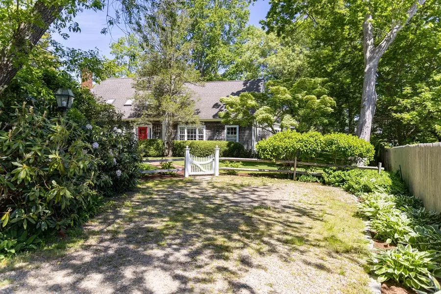 21 Woodlawn Ave, Tisbury, MA 02568 - #2