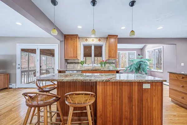 6 Ledgestone Dr, Hopkinton, MA 01748